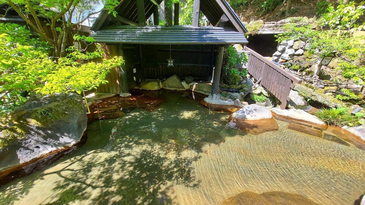 Kurokawa Onsen Oku No Yu Hotel Minamioguni Exterior foto