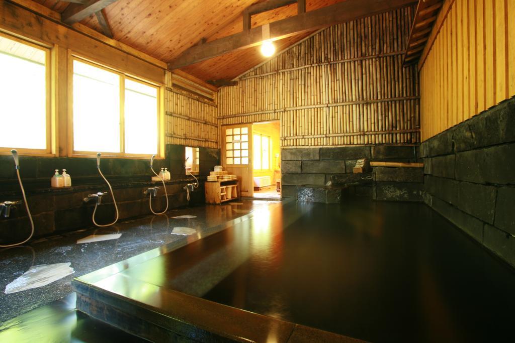 Kurokawa Onsen Oku No Yu Hotel Minamioguni Exterior foto