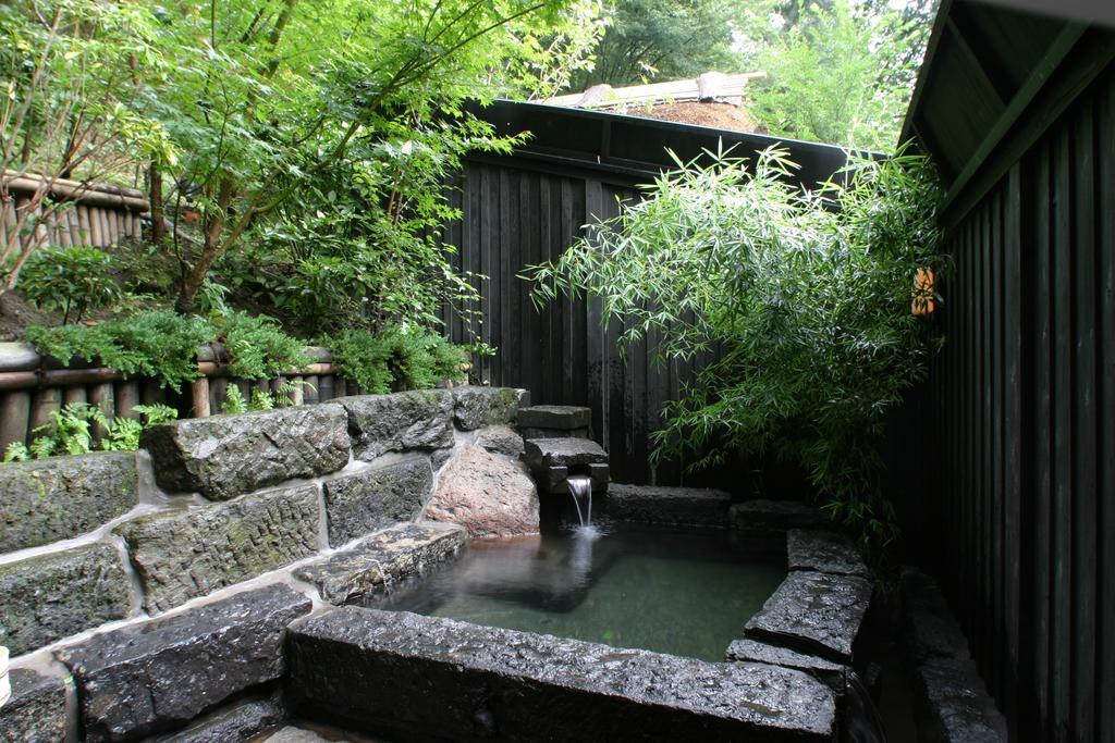 Kurokawa Onsen Oku No Yu Hotel Minamioguni Exterior foto