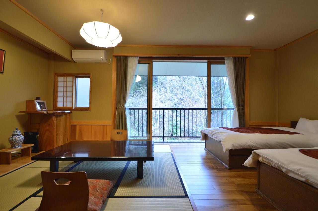 Kurokawa Onsen Oku No Yu Hotel Minamioguni Exterior foto