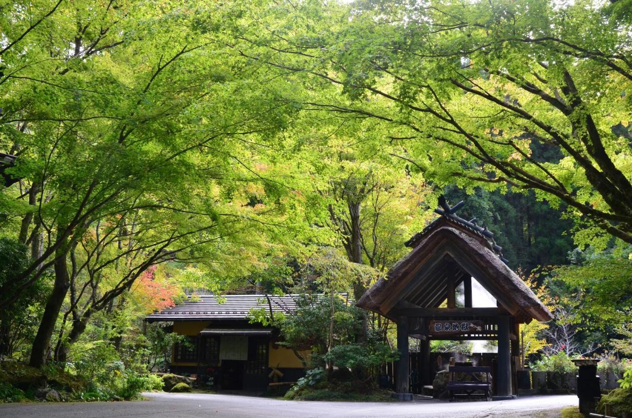 Kurokawa Onsen Oku No Yu Hotel Minamioguni Exterior foto